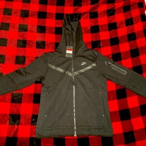 Black Nike tech fleece